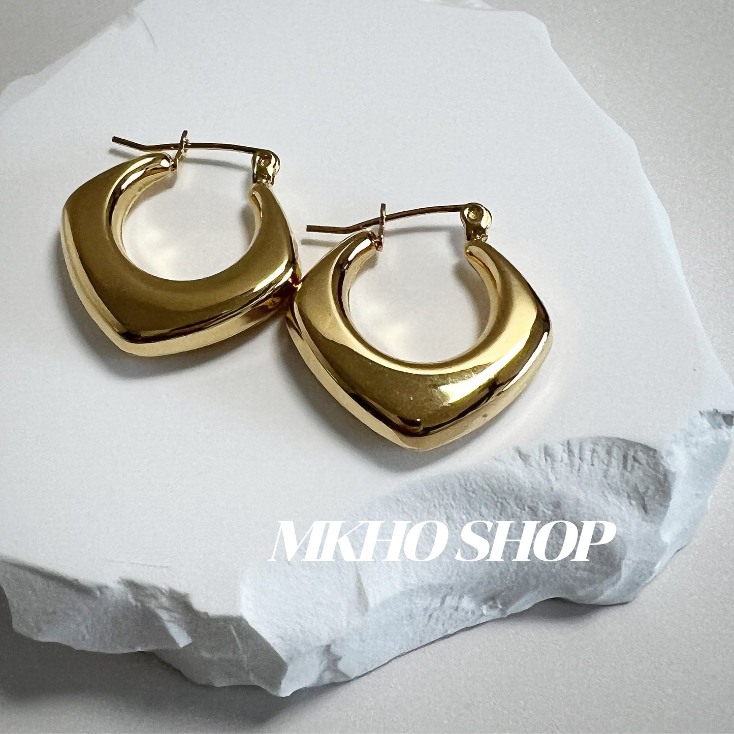 THE SQUARE HOOP EARRINGS