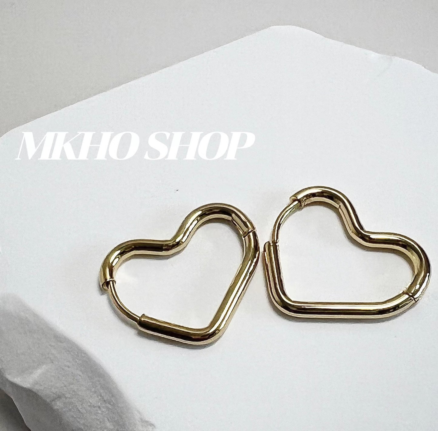 THE BASIC LOVE HEART EARRINGS